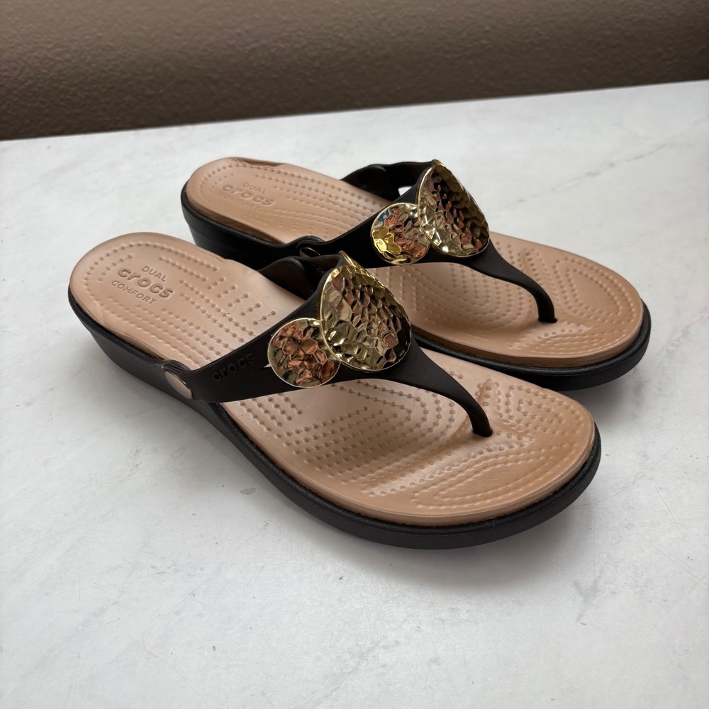 CROCS Women's Size 8 Sanrah Black Gold Metal Decal Sandals Travel Resort Party